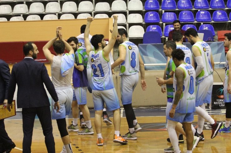 Basketbol maçında ilginç sevinç