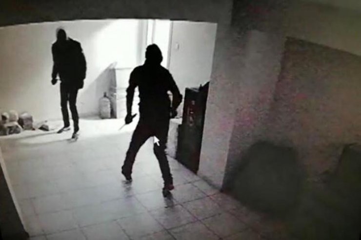 Üsküdar’da maskeli PTT soygunu kamerada