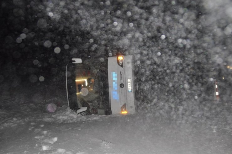 Otobüs kazasında yaralıların tedavisi sürüyor