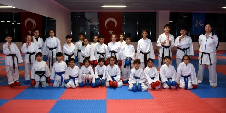 Aliağalı genç karatecilerden büyük başarı
