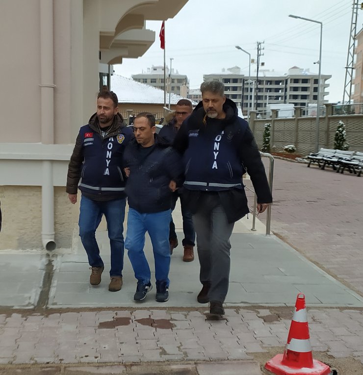 Bıçakla yeğenini öldüren, arkadaşını da ağır yaralayan şüpheliyle ağabeyi yakalandı