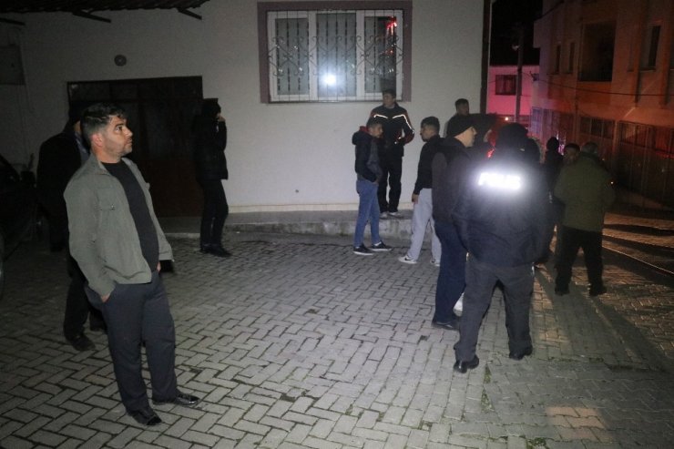 2 katlı kullanılmayan bina alev alev yandı