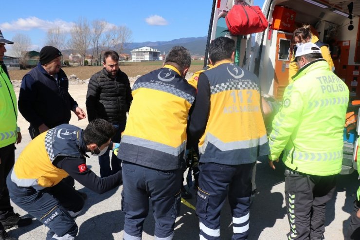 Bolu’da, kontrolden çıkan araç sulama kanalına uçtu: 2 yaralı