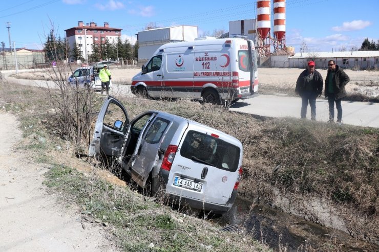 Bolu’da, kontrolden çıkan araç sulama kanalına uçtu: 2 yaralı