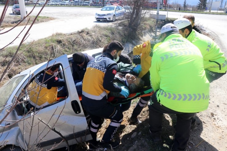 Bolu’da, kontrolden çıkan araç sulama kanalına uçtu: 2 yaralı