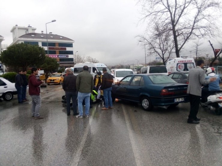 Otomobil ile motosiklet çarpıştı: 1 yaralı