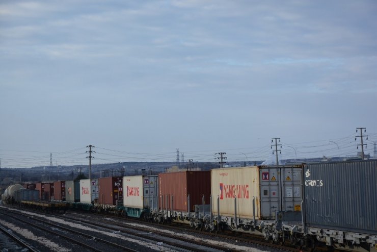 İhracat kontrollü şekilde devam ediyor