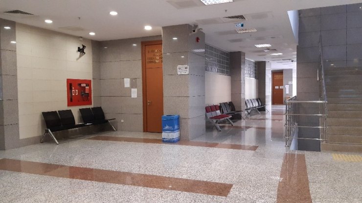 İstanbul Adalet Sarayı koridorları boş kaldı