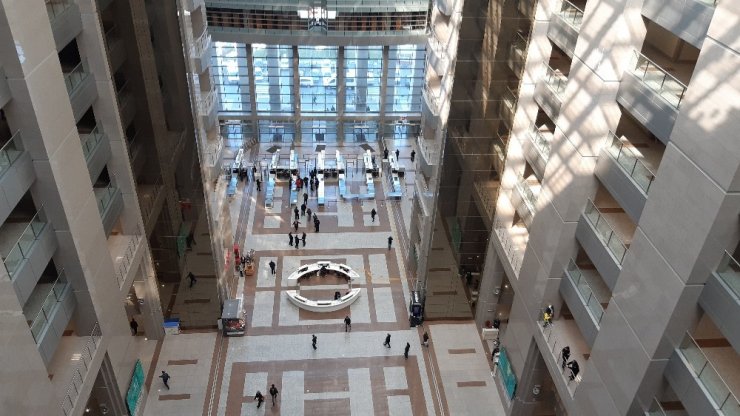 İstanbul Adalet Sarayı koridorları boş kaldı