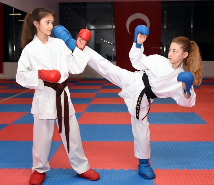 Aliağalı genç karatecilerden büyük başarı