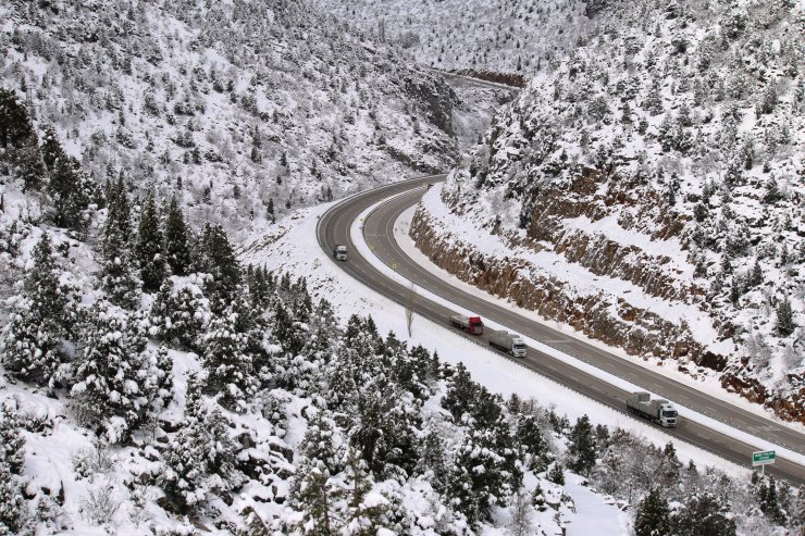Konya-Antalya kara yolu çekici ve tır geçişlerine açıldı
