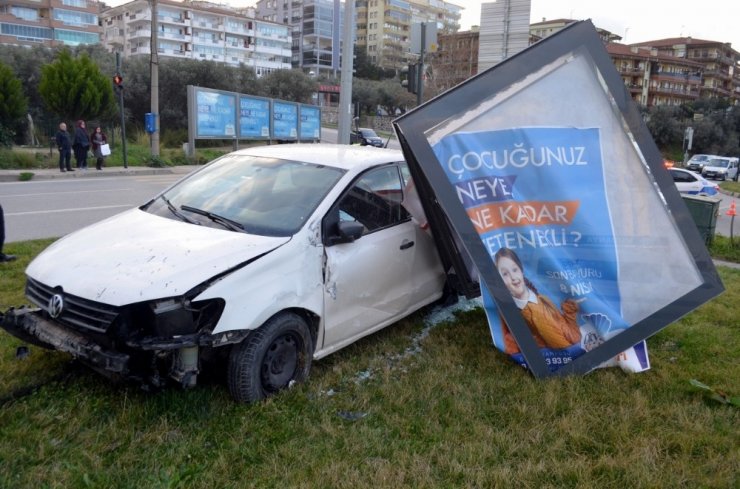 Reklam tabelasına çarparak durabildi