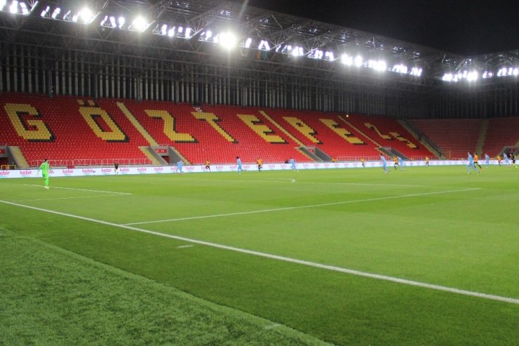 Süper Lig: Göztepe: 0 - Çaykur Rizespor: 0 (İlk yarı)