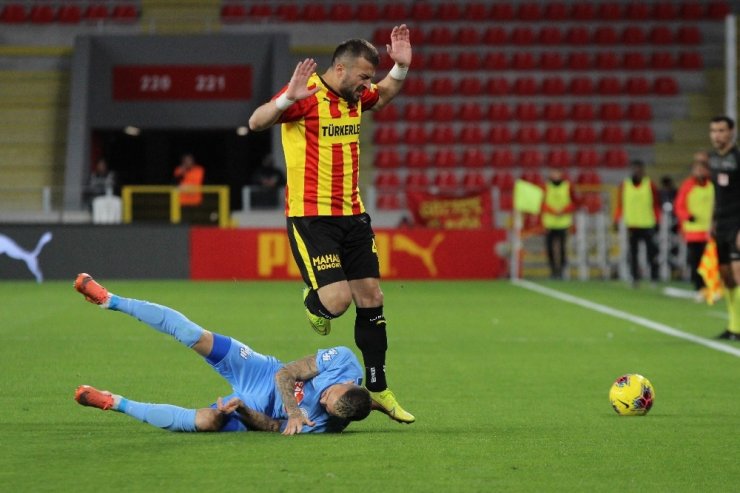 Süper Lig: Göztepe: 0 - Çaykur Rizespor: 0 (İlk yarı)