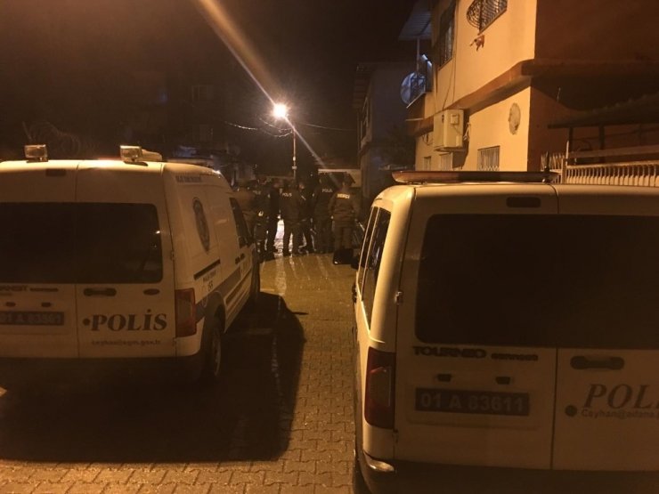 Ceyhan’da 2 kişi sokak ortasında vuruldu