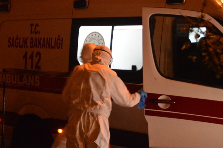 Beyoğlu’nda 4 kişilik aile “korona virüs” şüphesiyle hastaneye kaldırıldı