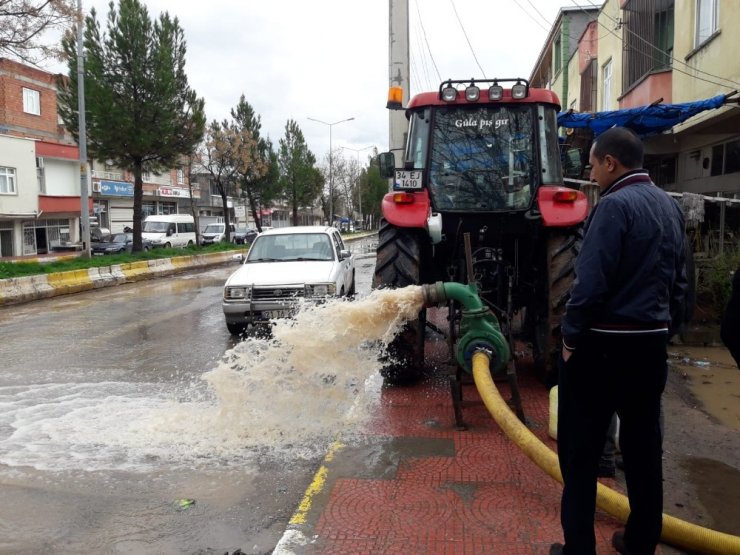 Diyarbakır’da sağanak yağış su taşkınlarına neden oldu