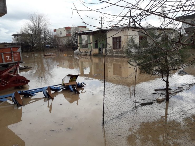 Diyarbakır’da sağanak yağış su taşkınlarına neden oldu