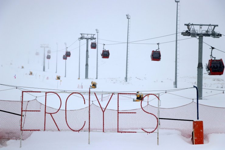 Erciyes'te kar kalınlığı 105 santimetre ölçüldü