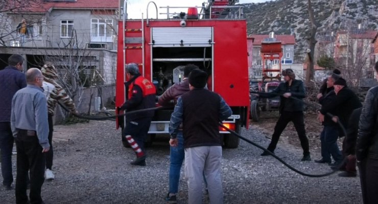 Binanın bacasında çıkan yangın korkuttu
