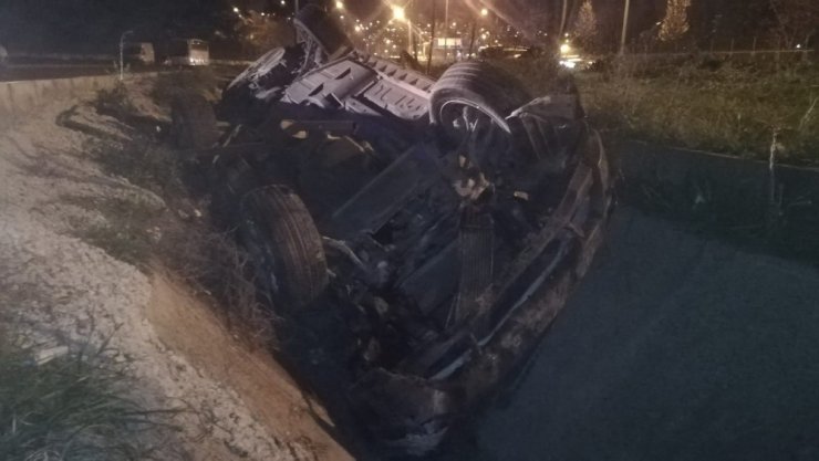 Metrelerce sürüklenen lüks cip takla attı: 1’i ağır 3 yaralı