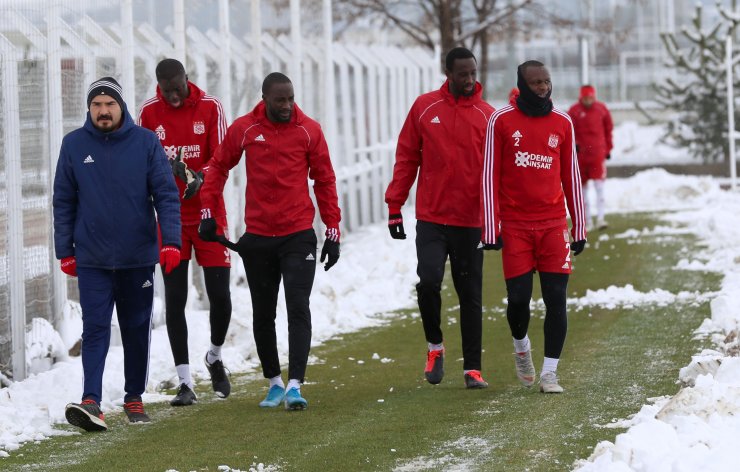 Sivasspor Teknik Direktörü Rıza Çalımbay'dan koronavirüs açıklaması: