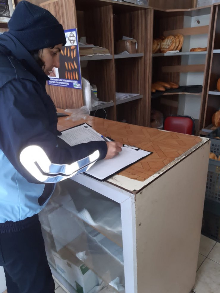 Ulaş Belediyesi zabıta ekipleri marketleri denetledi