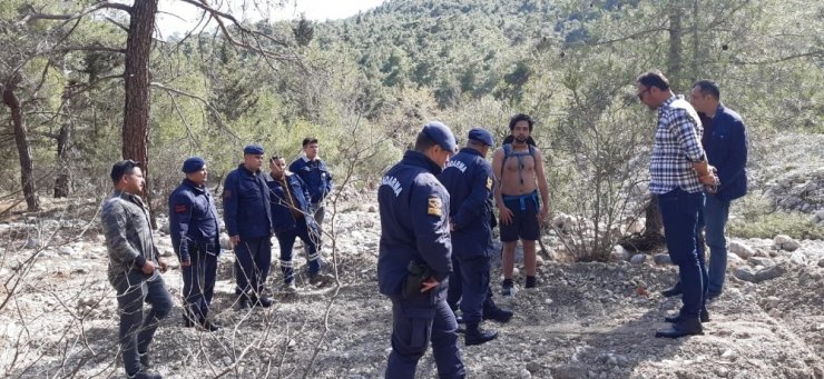 JAK timleri kayıp gençlerden birini, dere yatağı içerisinde buldu