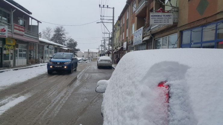 Mart kapıdan baktırdı...Dağ ilçelerinde kar kalınlığı 15 santimetre