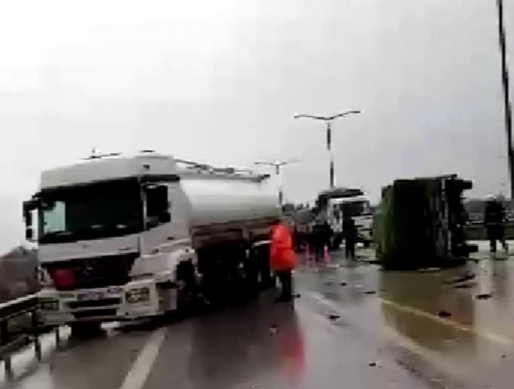Gaziantep-Adana otobanında zincirleme trafik kazası: 6 yaralı