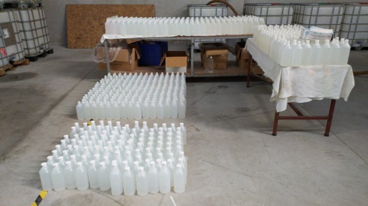 Korona virüsü fırsatçılarına darbe: Binlerce litre sahte dezenfektan yakalandı