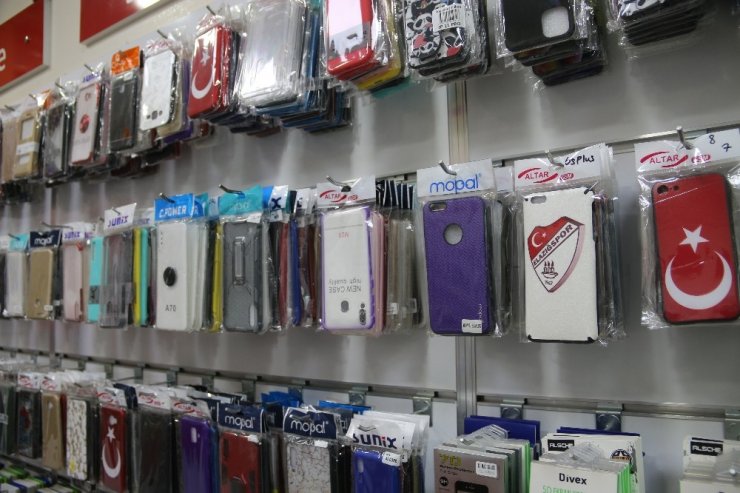 Virüs Çin’de üretilen telefon aksesuarlarına ilgiyi azalttı