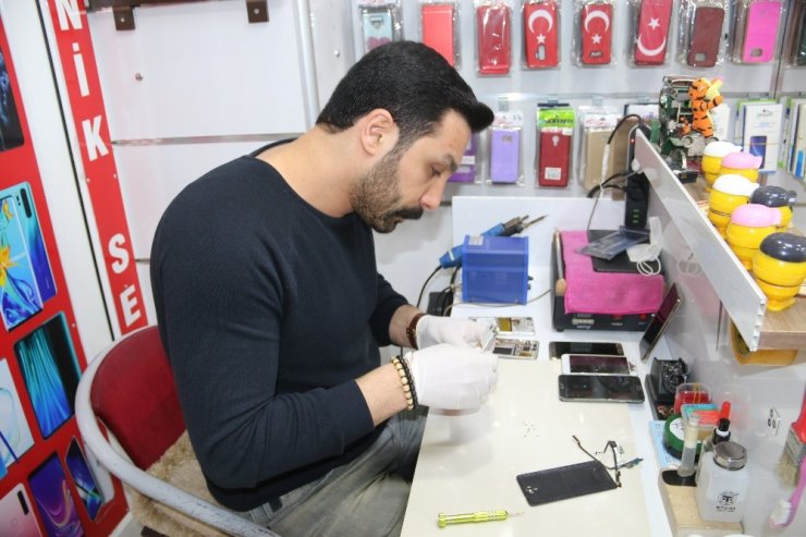 Virüs Çin’de üretilen telefon aksesuarlarına ilgiyi azalttı