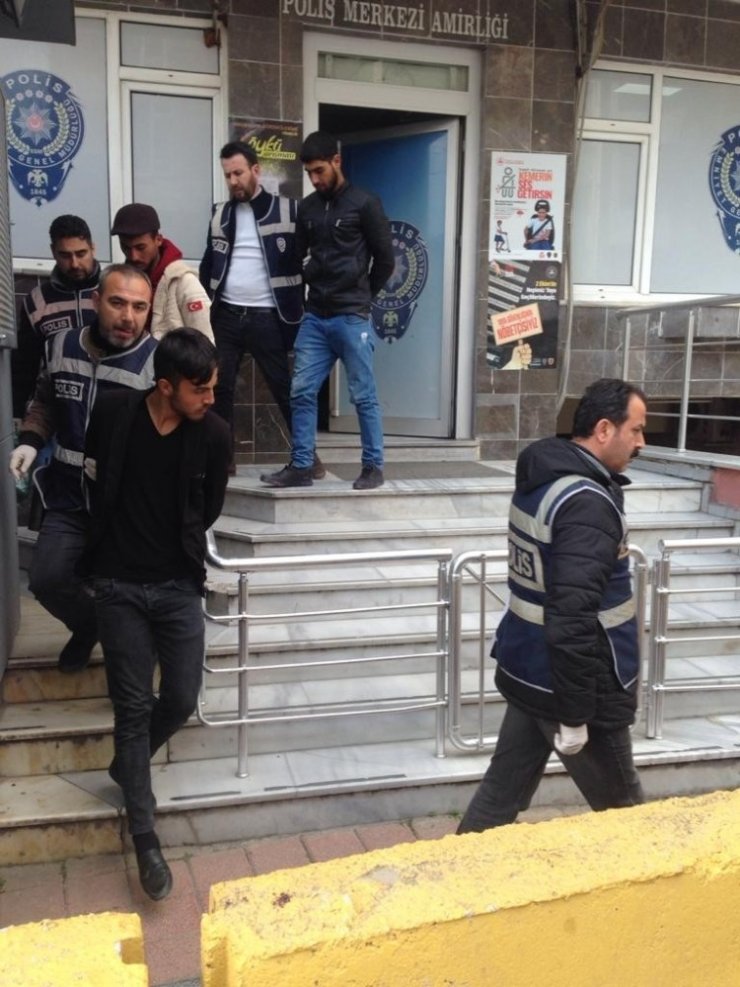 Çalınan altınları teslim edilen kadın polise dualar etti