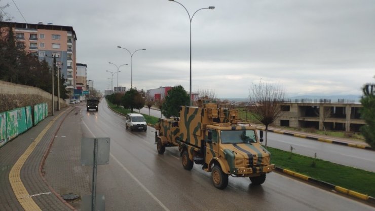 Gaziantep’ten İdlib’e zırhlı araç sevkıyatı