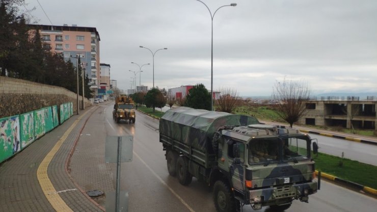 Gaziantep’ten İdlib’e zırhlı araç sevkıyatı