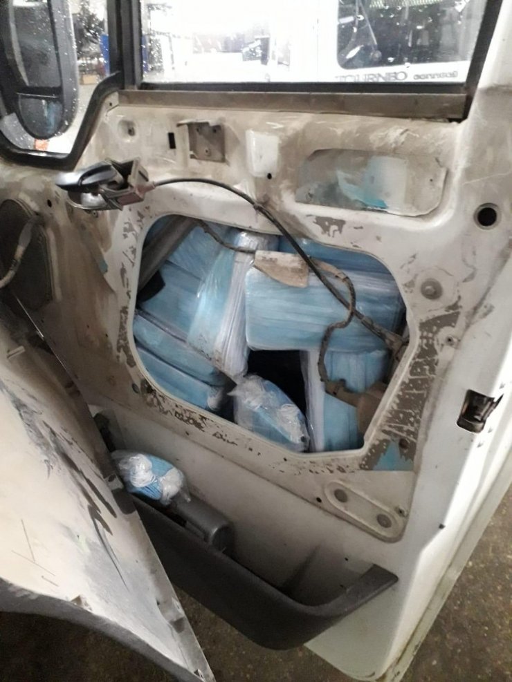 Van’da 6 bin 900 adet kaçak maske ele geçirildi