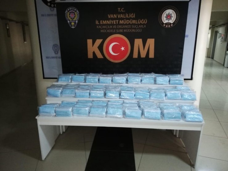 Van’da 6 bin 900 adet kaçak maske ele geçirildi