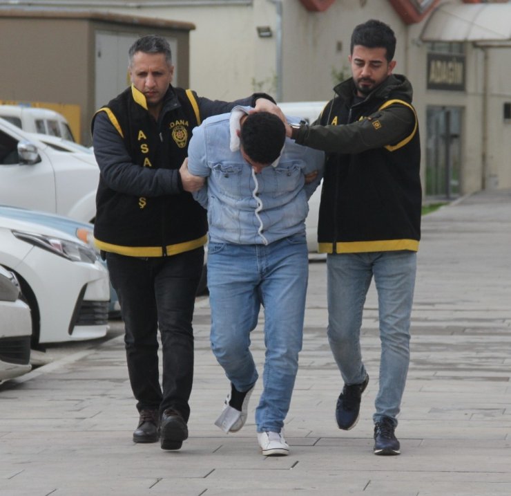 Marketi gasp edip, sevgilisiyle eğlendi