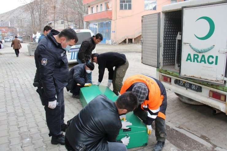 Yaşlı adam evinde yanmış olarak ölü bulundu