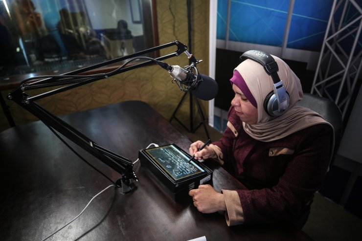 Gazze'de, koronavirüsün engellediği eğitim radyo ve sosyal paylaşım siteleri üzerinden veriliyor