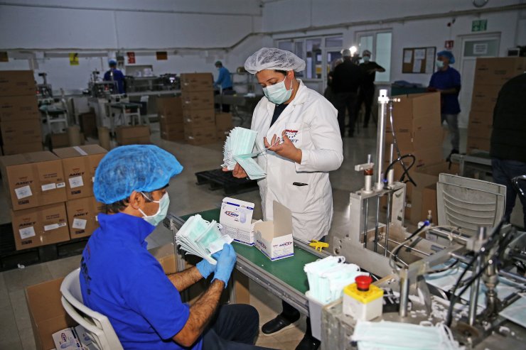 İhracatı durduran maske üreticileri iç talebe yetişmeye çalışıyor