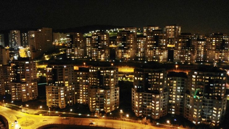 İstanbullulardan sağlık çalışanlarına alkışlı destek