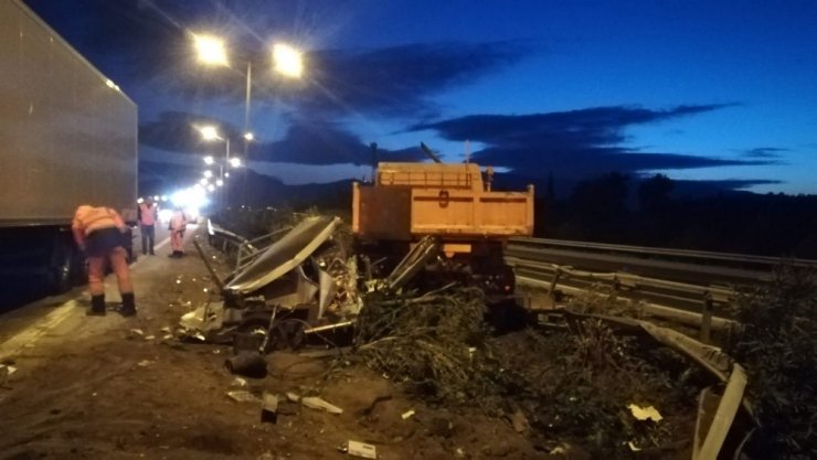 İzmir’de feci kaza: 1 ölü, 1 yaralı