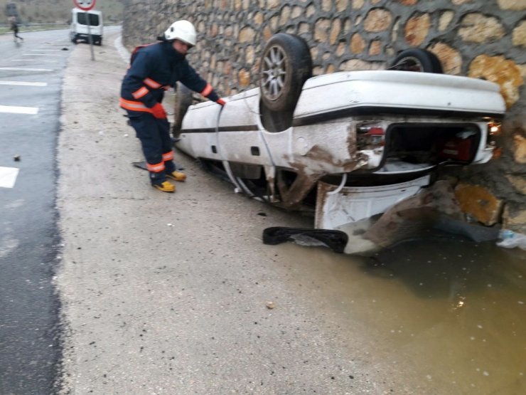Kayganlaşan yol kazaya neden oldu: 3 yaralı