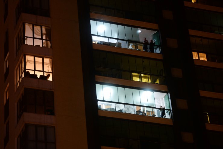 Sağlık çalışanlarına alkışlı destek