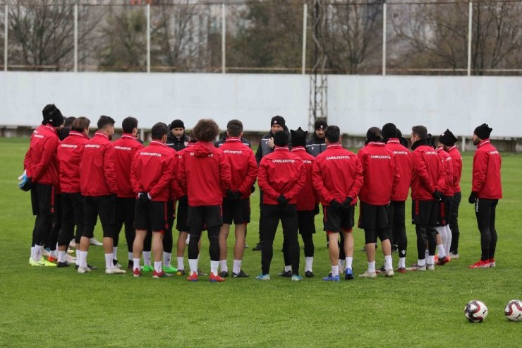 Ertuğrul Sağlam’dan korona yorumu: “Bu maçı kazanmak zorundayız”