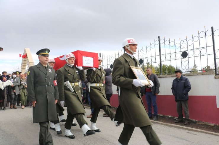Şehit onbaşı son yolculuğuna uğurlandı
