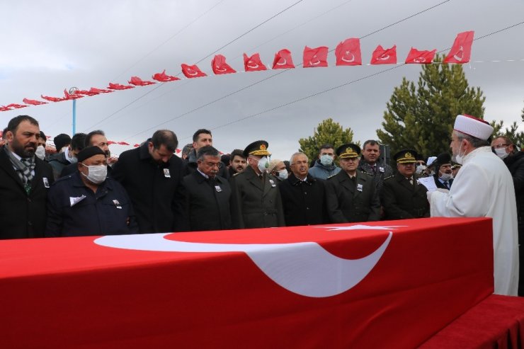 Şehit onbaşı son yolculuğuna uğurlandı