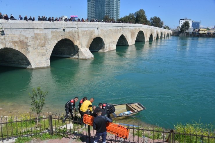Dengesini kaybeden engelli kadın nehre düştü